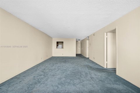 Copropriété à vendre à Hollywood, Floride: 2 chambres, 108.51 m2 № 1983808 - photo 14