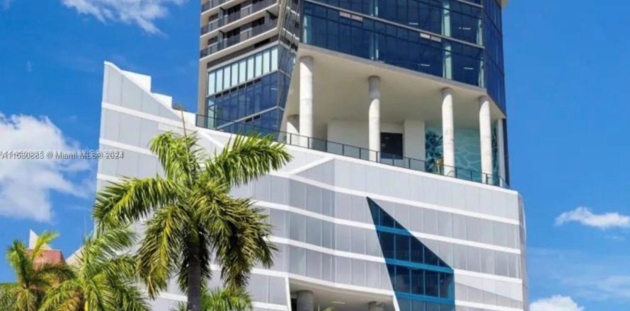 Estudio en el Condominio en Miami, Florida  № 1017460