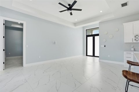 House in Naples, Florida 4 bedrooms, 160.35 sq.m. № 2098306 - photo 4