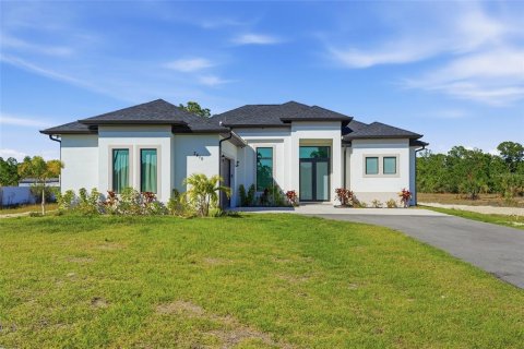 House in Naples, Florida 4 bedrooms, 160.35 sq.m. № 2098306 - photo 2