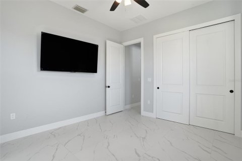 House in Naples, Florida 4 bedrooms, 160.35 sq.m. № 2098306 - photo 16