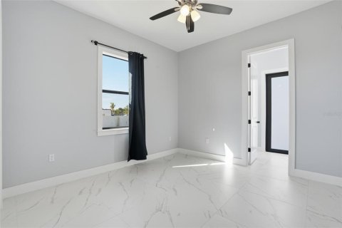 House in Naples, Florida 4 bedrooms, 160.35 sq.m. № 2098306 - photo 17