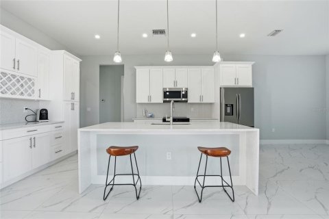 House in Naples, Florida 4 bedrooms, 160.35 sq.m. № 2098306 - photo 6