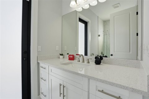 House in Naples, Florida 4 bedrooms, 160.35 sq.m. № 2098306 - photo 21