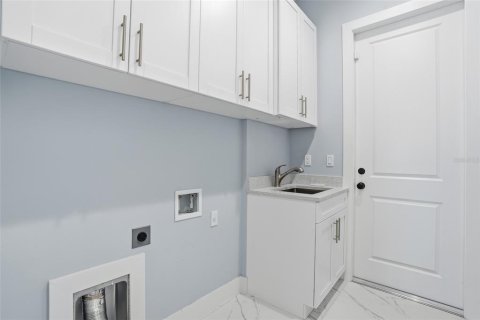 House in Naples, Florida 4 bedrooms, 160.35 sq.m. № 2098306 - photo 22