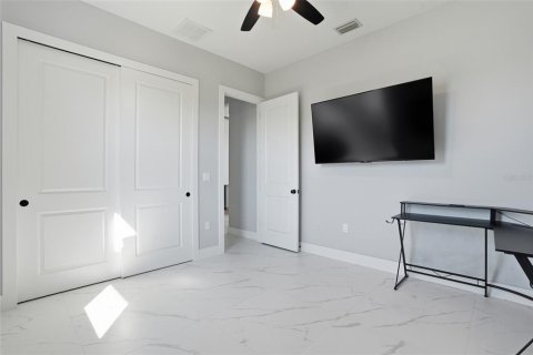 House in Naples, Florida 4 bedrooms, 160.35 sq.m. № 2098306 - photo 19