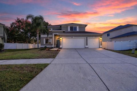 House in Riverview, Florida 5 bedrooms, 271.09 sq.m. № 2430477 - photo 2