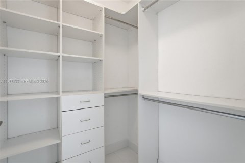 Купить кондоминиум в Майами, Флорида 3 спальни, 216.74м2, № 2042426 - фото 19