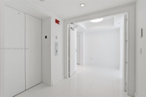 Купить кондоминиум в Майами, Флорида 3 спальни, 216.74м2, № 2042426 - фото 2