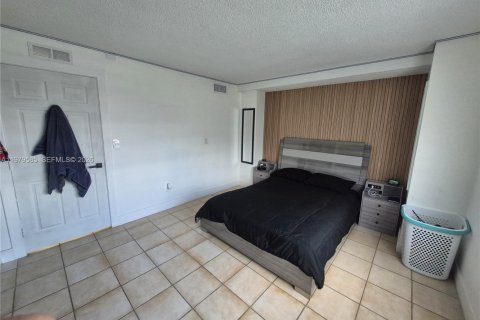Купить кондоминиум в Майами, Флорида 1 спальня, 72.19м2, № 2089962 - фото 16