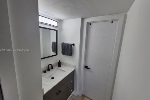 Купить кондоминиум в Майами, Флорида 1 спальня, 72.19м2, № 2089962 - фото 17