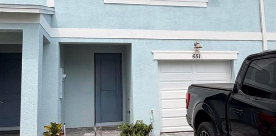 Townhouse in St. Lucie, Florida 3 bedrooms, 137.96 sq.m. № 2343534