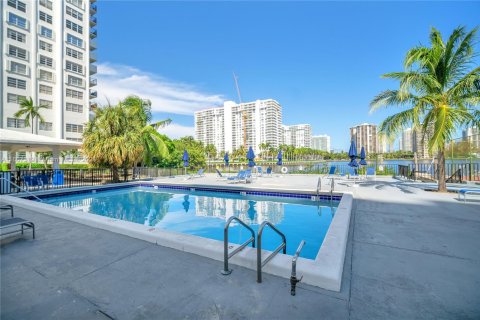 Condominio en venta en Aventura, Florida, 2 dormitorios, 120.77 m2 № 1694156 - foto 26