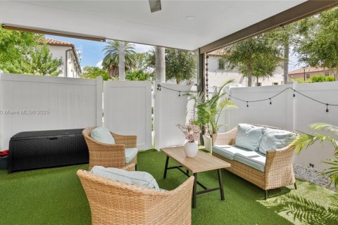 Townhouse in Hialeah, Florida 3 bedrooms, 143.53 sq.m. № 1890101 - photo 15
