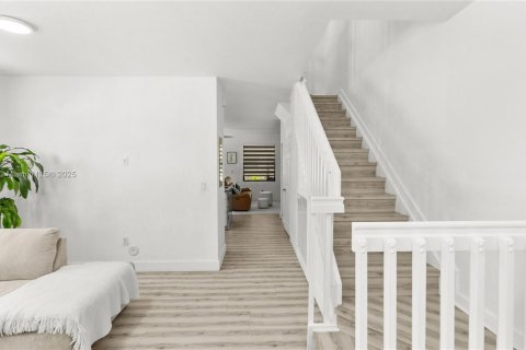 Townhouse in Hialeah, Florida 3 bedrooms, 143.53 sq.m. № 1890101 - photo 4