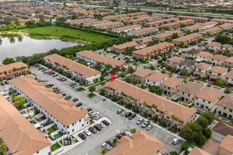 Townhouse in Hialeah, Florida 3 bedrooms, 143.53 sq.m. № 1890101 - photo 17