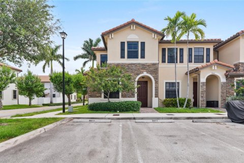 Townhouse in Hialeah, Florida 3 bedrooms, 143.53 sq.m. № 1890101 - photo 2