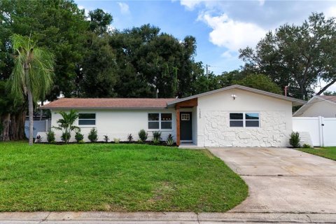 Casa en Dunedin, Florida 3 dormitorios, 166.02 m2 № 2387488