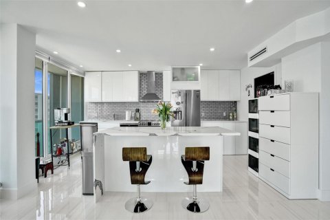 Condo in Fort Lauderdale, Florida, 2 bedrooms № 2183036 - photo 13