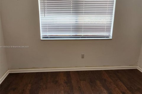 Touwnhouse à louer à Hialeah, Floride: 2 chambres, 86.86 m2 № 1943333 - photo 8