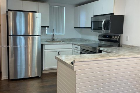 Touwnhouse à louer à Hialeah, Floride: 2 chambres, 86.86 m2 № 1943333 - photo 5