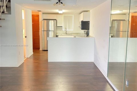 Touwnhouse à louer à Hialeah, Floride: 2 chambres, 86.86 m2 № 1943333 - photo 3