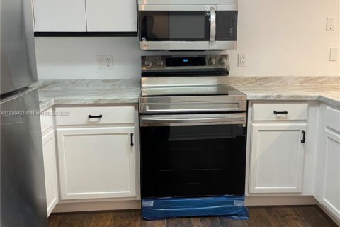 Touwnhouse à louer à Hialeah, Floride: 2 chambres, 86.86 m2 № 1943333 - photo 4