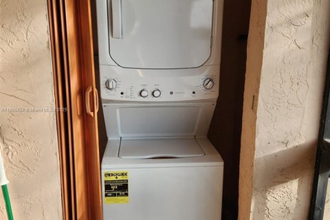 Touwnhouse à louer à Hialeah, Floride: 2 chambres, 86.86 m2 № 1943333 - photo 12