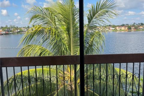 Touwnhouse à louer à Hialeah, Floride: 2 chambres, 86.86 m2 № 1943333 - photo 2