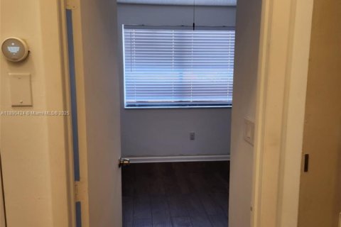 Touwnhouse à louer à Hialeah, Floride: 2 chambres, 86.86 m2 № 1943333 - photo 9