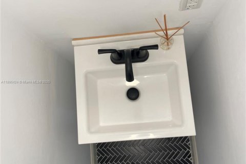 Touwnhouse à louer à Hialeah, Floride: 2 chambres, 86.86 m2 № 1943333 - photo 15