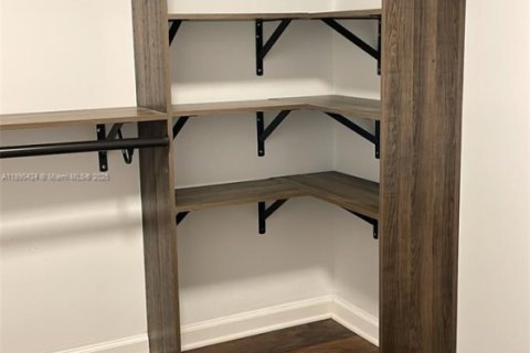 Touwnhouse à louer à Hialeah, Floride: 2 chambres, 86.86 m2 № 1943333 - photo 11