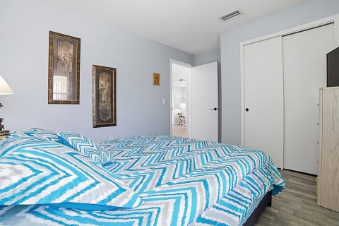 House in Lady Lake, Florida 2 bedrooms, 96.62 sq.m. № 2092701 - photo 14