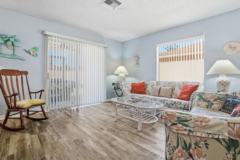 House in Lady Lake, Florida 2 bedrooms, 96.62 sq.m. № 2092701 - photo 10