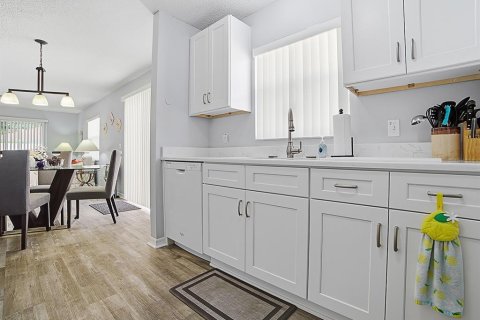 House in Lady Lake, Florida 2 bedrooms, 96.62 sq.m. № 2092701 - photo 8