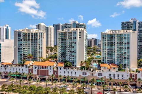 Condo in Sunny Isles Beach, Florida, 3 bedrooms № 2088251 - photo 16