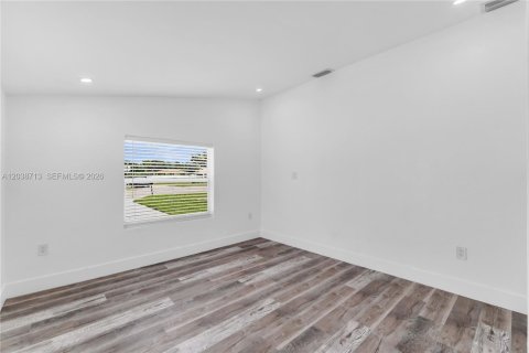 Commercial property in Miami, Florida 1 bedroom, 130.06 sq.m. № 2086755 - photo 4