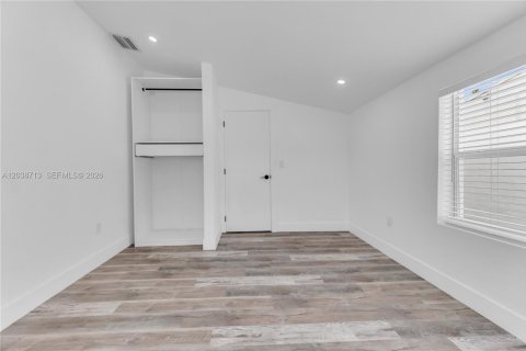 Commercial property in Miami, Florida 1 bedroom, 130.06 sq.m. № 2086755 - photo 5