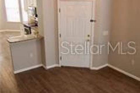 Снять в аренду таунхаус в Ривервью, Флорида 3 спальни, 145.39м2, № 1909810 - фото 2