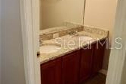 Снять в аренду таунхаус в Ривервью, Флорида 3 спальни, 145.39м2, № 1909810 - фото 18