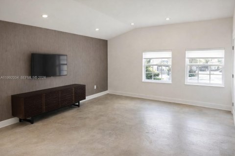 Villa ou maison à vendre à Miami Shores, Floride: 4 chambres, 212.1 m2 № 2052576 - photo 11