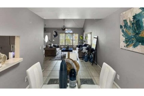 House in Apopka, Florida 3 bedrooms, 135.27 sq.m. № 1840008 - photo 4