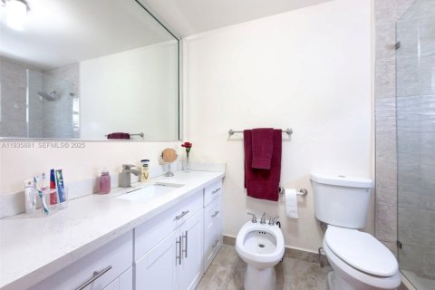 House in Miami, Florida 3 bedrooms, 186.73 sq.m. № 1993993 - photo 10