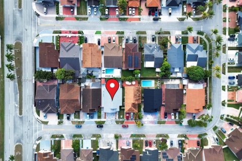 House in Miami, Florida 3 bedrooms, 186.73 sq.m. № 1993993 - photo 28