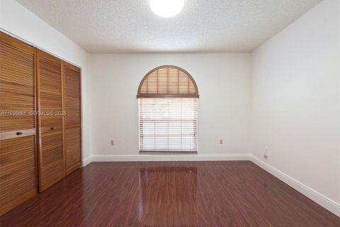 House in Miami, Florida 3 bedrooms, 186.73 sq.m. № 1993993 - photo 14