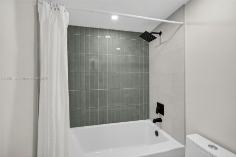 Condominio en venta en Deerfield Beach, Florida, 2 dormitorios, 109.25 m2 № 1947544 - foto 17
