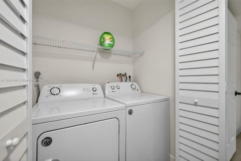 Condominio en venta en Deerfield Beach, Florida, 2 dormitorios, 109.25 m2 № 1947544 - foto 24