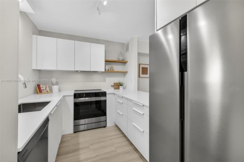Condominio en venta en Deerfield Beach, Florida, 2 dormitorios, 109.25 m2 № 1947544 - foto 6