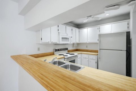 Copropriété à vendre à Sarasota, Floride: 2 chambres, 89.56 m2 № 2388304 - photo 12