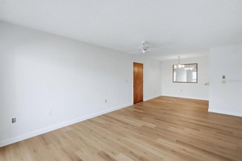 Copropriété à vendre à Sarasota, Floride: 2 chambres, 89.56 m2 № 2388304 - photo 8